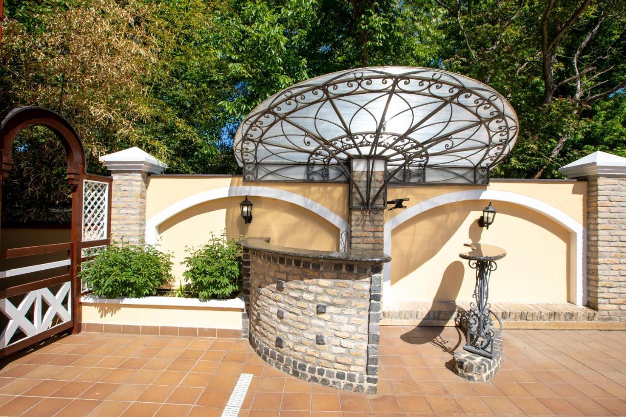 Hotel Vila Lago Palic Bagian luar foto