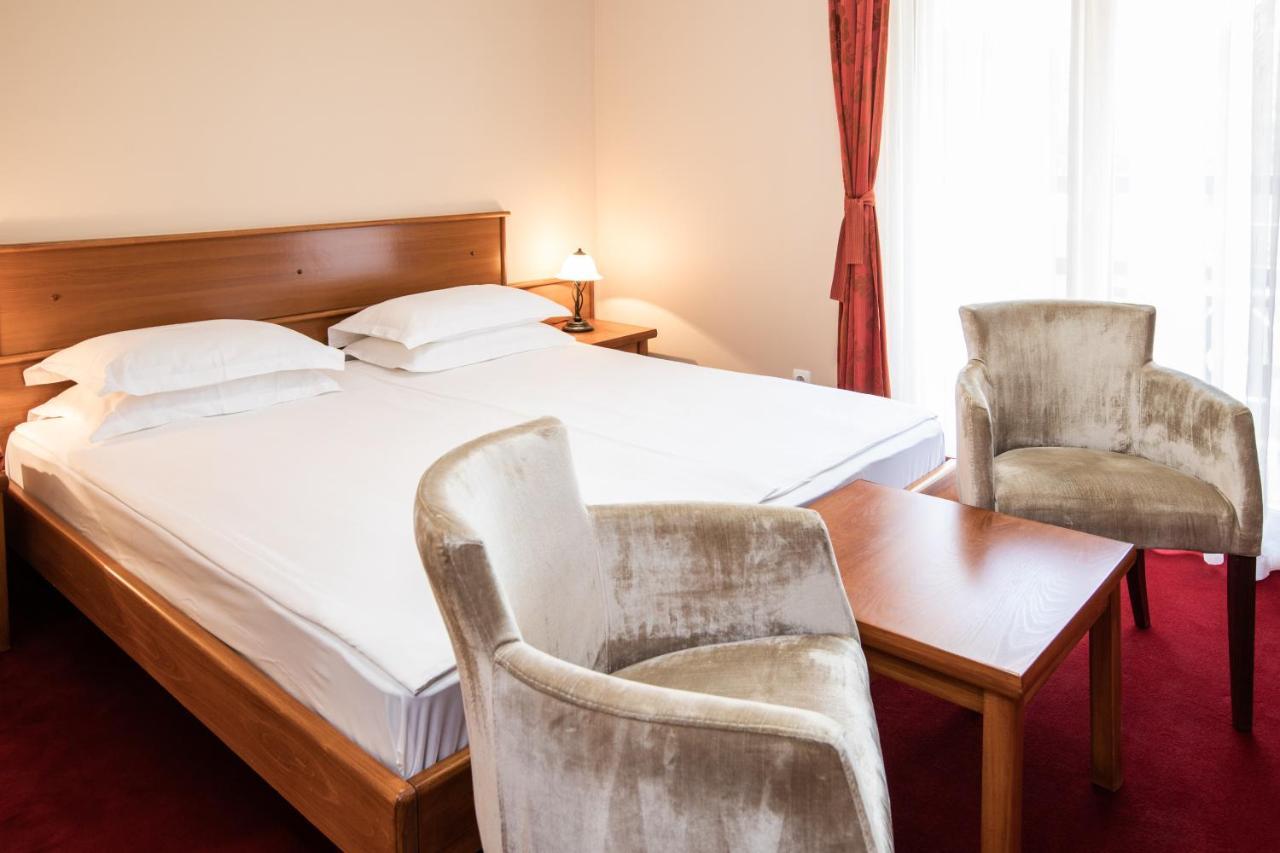 Hotel Vila Lago Palic Bagian luar foto