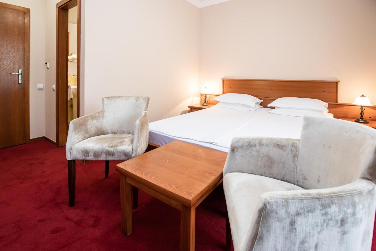 Hotel Vila Lago Palic Bagian luar foto