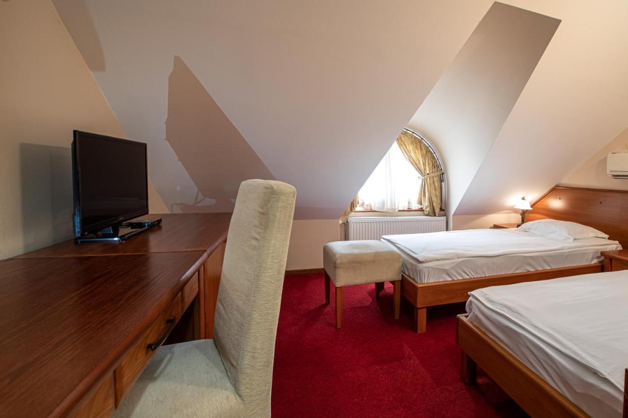 Hotel Vila Lago Palic Bagian luar foto