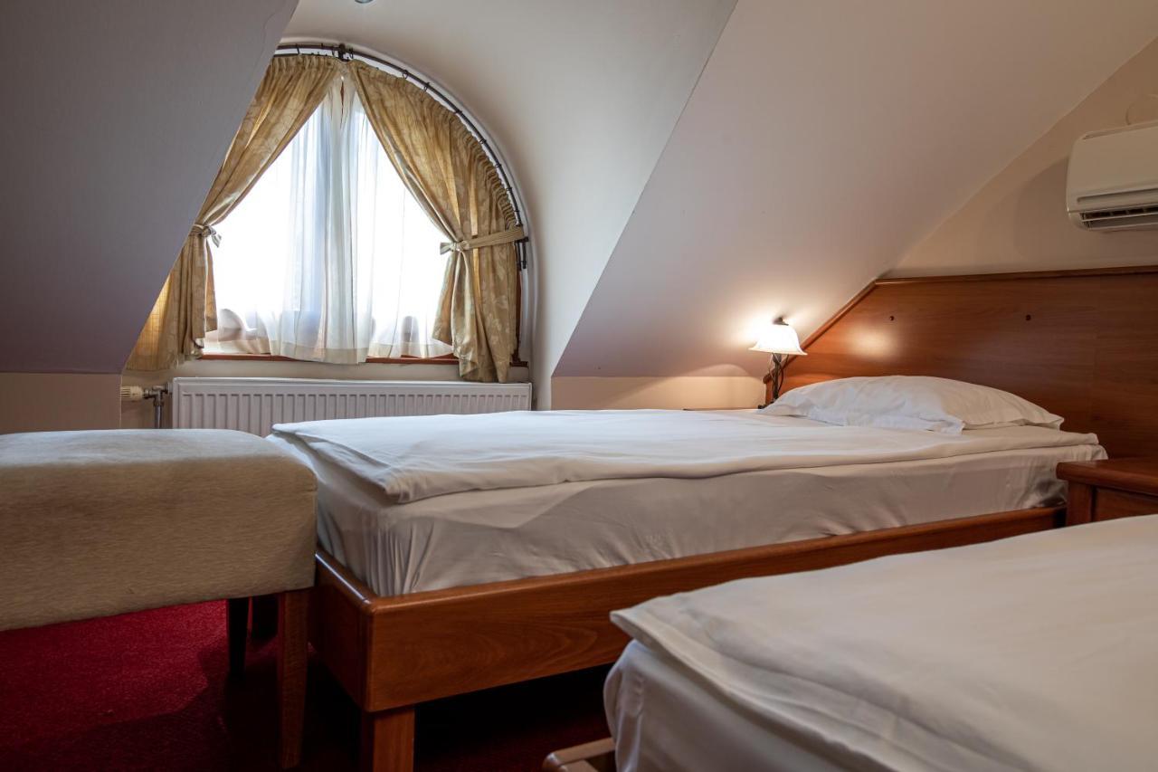 Hotel Vila Lago Palic Bagian luar foto