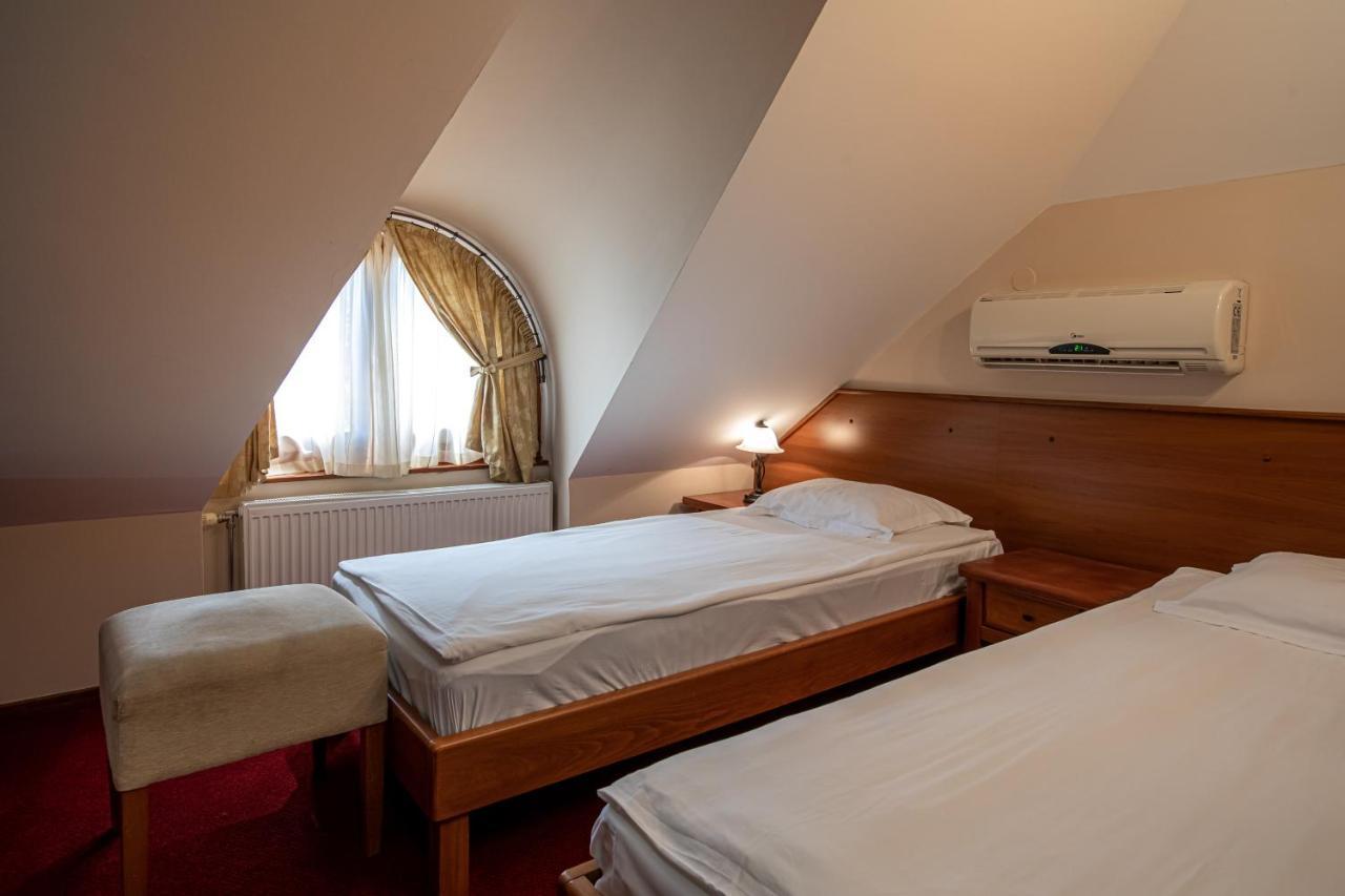Hotel Vila Lago Palic Bagian luar foto