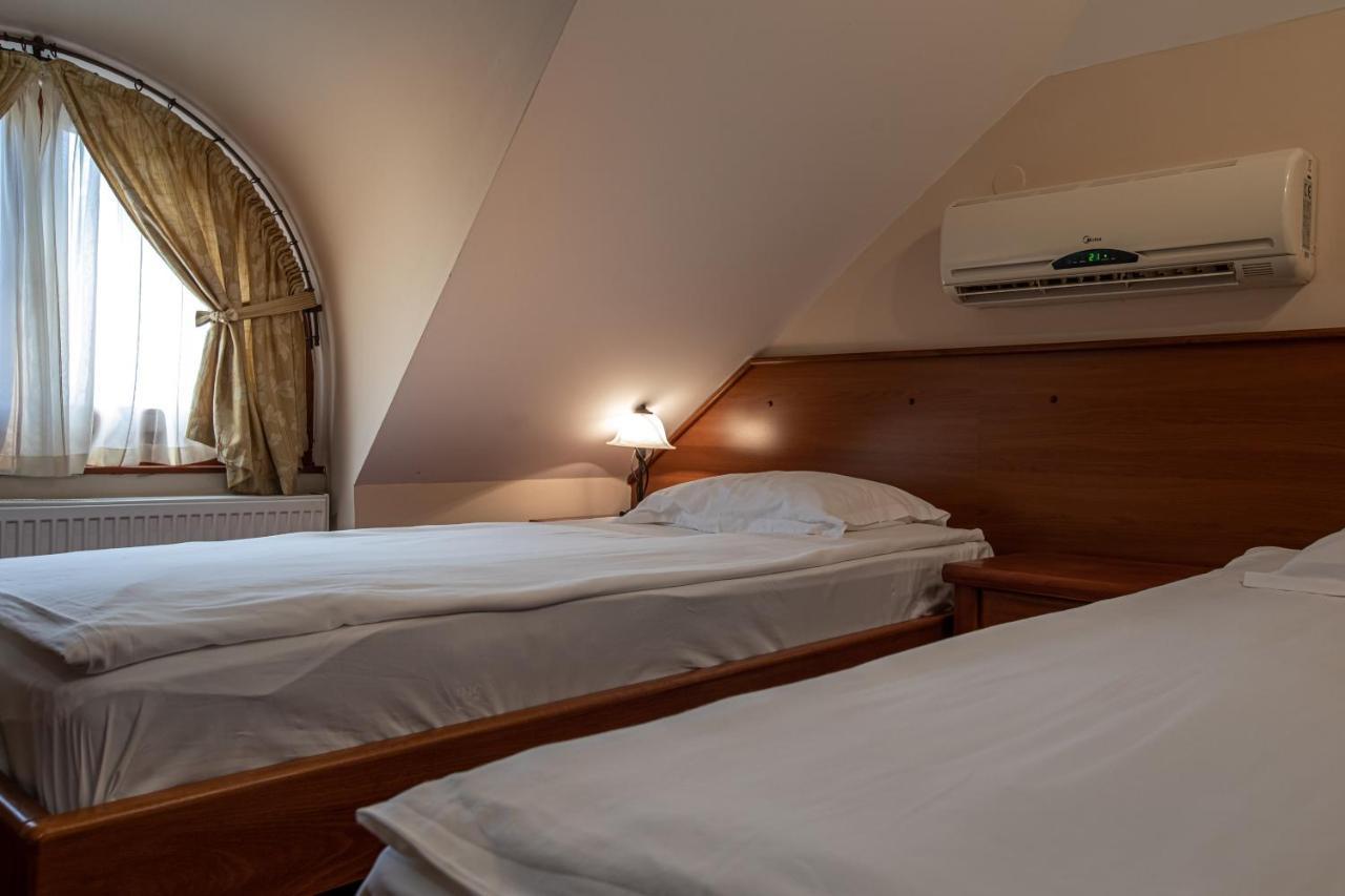 Hotel Vila Lago Palic Bagian luar foto