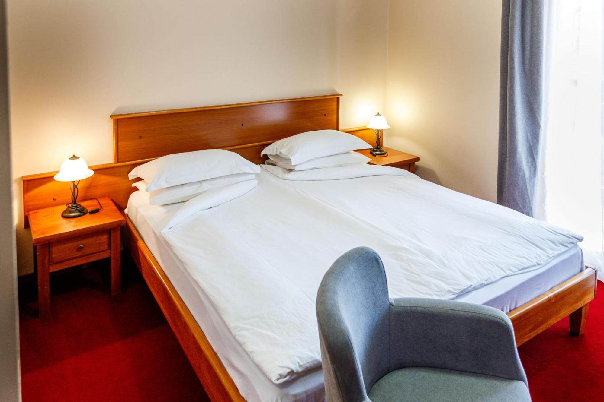 Hotel Vila Lago Palic Bagian luar foto